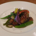 184419596 - 豪華ランチコースの旬野菜とお肉ゴロゴロの黒酢スブタ
