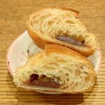 メロンパン - チョコパイ (税込)145円 ※カットしてみました(2022.09.14)
