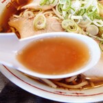 まるかいラーメン - 東北の先入観で、塩みガッツリと思いきや⁇意外とマイルド！煮干の香りは十分だがコクがあまり強くない…からの醤油味で後味が酸味！？