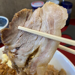 ジラフ - でかでか豚バラチャーシュー♪ 脂身とのバランスが最高‼︎