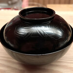 緒方 - 黒い器に黒い絵付け