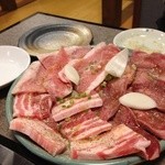 Juu Bei - 豚セット（豚タン・カルビ・トントロ）　￥１８００　味付けは『ヒマラヤ岩塩』