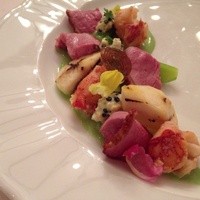 ラ・トゥーエル - グリーンアスパラのサラダ仕立て…シャラン鴨のロティ、フランボワーズ風味のオマールエビ、日向夏のグリエ、キャビア入りミモザ