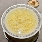 茶禅華 - 2022.8.  清湯麺 特製毛蟹XO醬添え