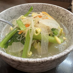Sumibi Yakiniku Horumon Yaki Makoto - 野菜スープ、具沢山①
