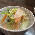 Sumibi Yakiniku Horumon Yaki Makoto - 野菜スープ、具沢山②