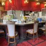 中華四川料理 鳳琳 - カウンター席　奥は厨房