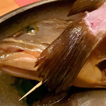 魚市場 小松 - うごめくアコウ　https://youtu.be/wLCcALyYNCQ