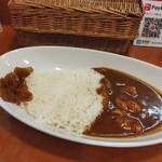 伽哩屋 DEW - チキンカレー(並)＋福神漬け