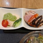 中華料理の四川堂 - 蒸し鶏のネギソース、合鴨の余味噌タレ