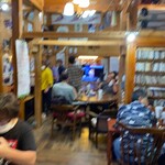 たこ焼きイヴちゃん - 入店右手奥(決死の撮影にて「手振れ」してます！