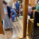 たこ焼きイヴちゃん - 陣取った「お部屋」から、入口方向（決死の撮影にて「手振れ」してます！