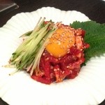 本格焼肉 寿香苑 あまつぼ - 馬肉ユッケ