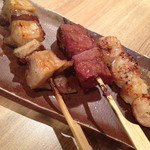 ど根性ホルモン - ど根性セット ホルモンミックス三種の網焼きのまるちゃん・はつ・あかせんまい