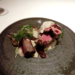 フロリレージュ - ヴィアンド1皿め。結構ボリュームあるヤギの肉。