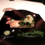 フロリレージュ - ポワソンのお魚料理。手前は青菜とジャガイモのソース