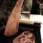 パンとバター。カーボン制限のため今回は食さず