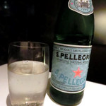 フロリレージュ - ガスウォーターをオーダー。炭酸で腹を膨らませよう