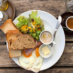 ベーカリー&レストラン沢村 - 厚切りトーストとソーセージ&ベーコンエッグ