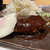 宮崎牛専門 天の幸山の幸 - 右奥がハラミ肉です。サラダのドレッシングもふんだんにかかってますし、デミグラスソースもたっぷり。