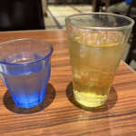 粥餐庁  - サービスのジャスミン茶とお冷や♪