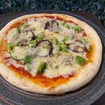 Entame Chaya Yok Kamakura! - 釜揚げシラスと季節野菜のトマトソースピザ