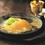 銀座アスター - 料理写真:吉切鮫の尾びれの姿煮込み、鉄板仕立て