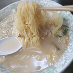 小平飯店 - タンメン720円(税込)
            ※タンメンは塩味で、野菜ラーメンは醤油です。
            白濁したスープが良いっすね♪
            スープは毎度のことながら激熱！やっぱりラーメンはこうじゃないとね｡:+((*´艸`))+:｡