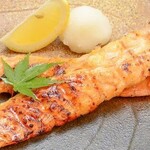 Salt-grilled salmon harasu