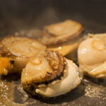 Butter-grilled scallops