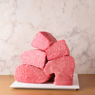 Enjoy A5 rank Wagyu beef in a casual and rich meat space!