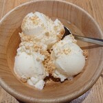 お日さまのえがお - 最後はわらびもちを食べた後に残ってるきなこにミルクジェラート