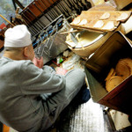 佐久間煎餅店 - おじーちゃんが、ゆっくり、ゆっくり、焼いてくれる
