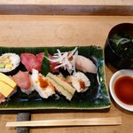 瀬戸鮨 - 料理写真:令和4年9月
ランチ寿司定食 880円
にぎり10貫、お吸物