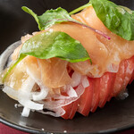 宮崎料理 万作 - 鶏生ハムとトマトのサラダ