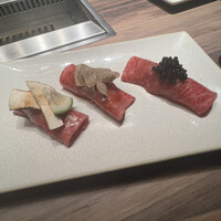 焼肉うしごろ 横浜店 - 松茸、トリュフ、キャビアとザブトンの炙り握り