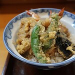 天ぷら 福岡 - 海老天丼（1,400円税込）。えび3本、なす、かぼちゃ、ししとう、レンコン。