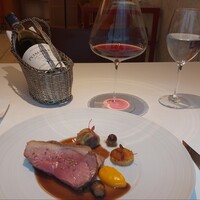 フランス料理 壺中天 - 猪にポマール。定番の組み合わせ。素晴らしい猪の脂がワインでしっかりまとまってました。ただボリュームがあるだけにワインをもっと欲しかった笑