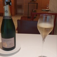 フランス料理 壺中天 - 初めてのシャンパンでしたが美味しかったです。