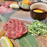 Oosaka Yakiniku Tabehoudai Yakiniku Onikugasukidesu - 