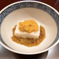 中洲 松 - 醤油のジュレ、芋羹、天草のウニ