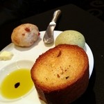 ガストロノミー ジョエル・ロブション - おかわり自由なワゴンからいただいたパンの一部