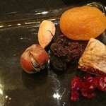 ガストロノミー ジョエル・ロブション - チーズにあわせるドライフルーツ