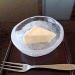 福松荘 - お出迎えのチーズケーキ