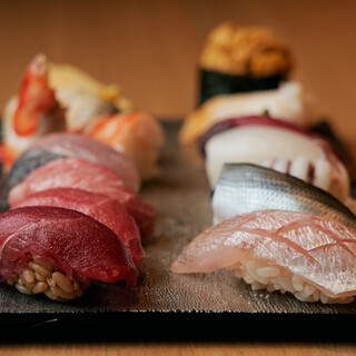 A collection of carefully selected ingredients, including tuna from Yamayuki. Enjoy the taste of Ginza luxury stores at Sancha