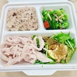 チキンワークス白金 - 料理写真:むね肉セット100g
920円
410カロリー