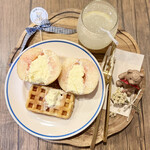 MR cafe - ぱっかーんすると、マスカルポーネクリームたっぷり♡