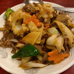 東海飯店 - 牛肉とイカの辛味炒め