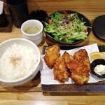 とり皮と美酒 一 - 唐揚げ定食（770円）