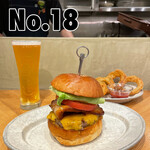 No.18 - 『自家製ベーコンチーズバーガー¥1,750』 『カールスバーググラス¥600』 『オニオンリングハーフ¥400』